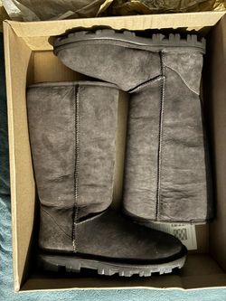 UGG Essential Tall Women's Boots Size 9