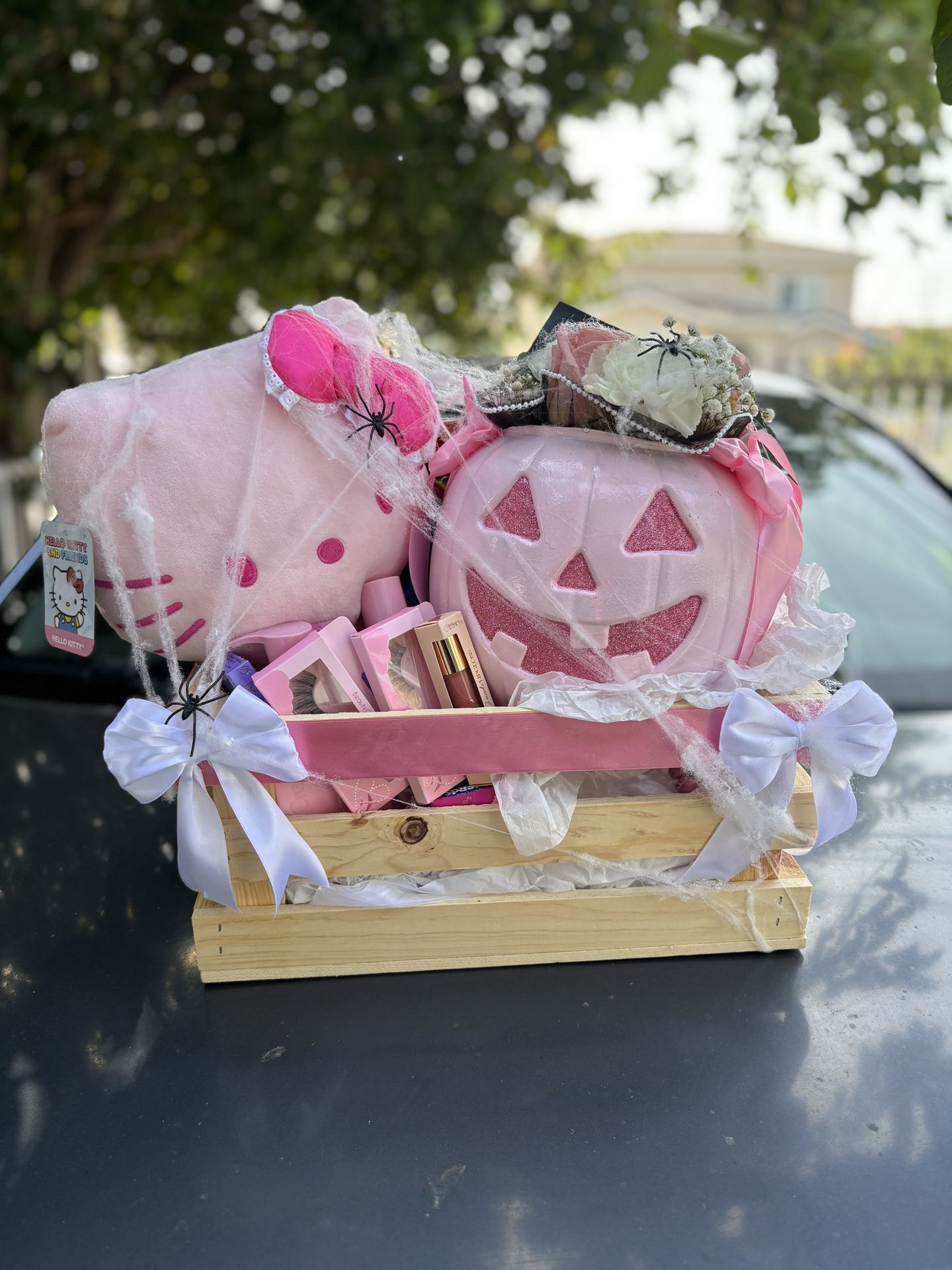 Hello Kitty Boo Basket