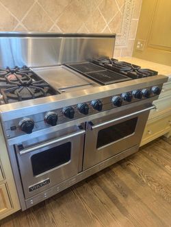 Professional Viking 48" has range stove/ cook top