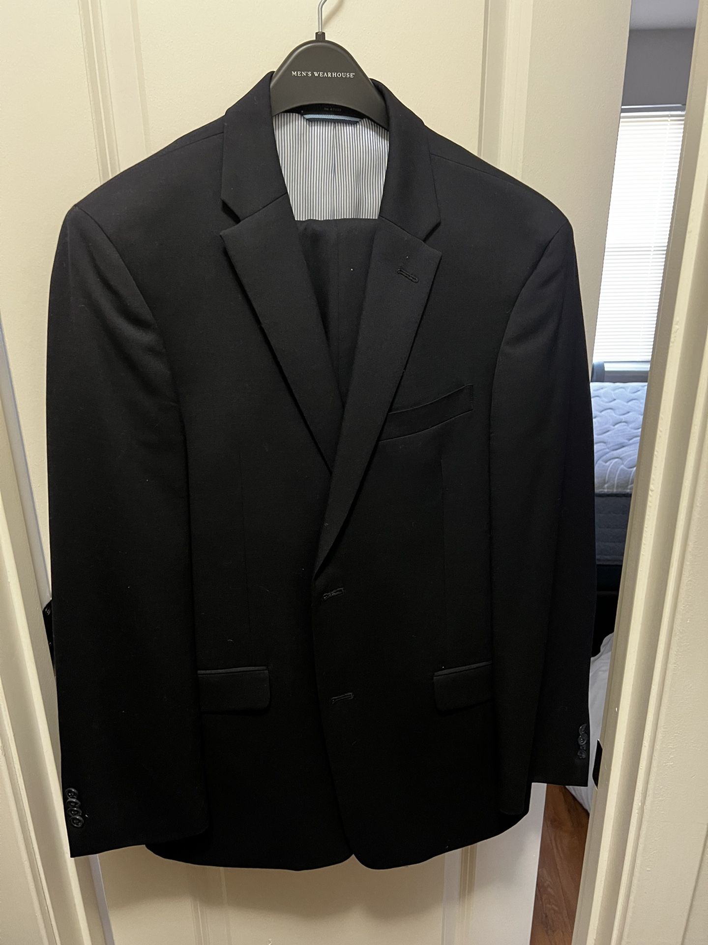 Tommy Hilfilger Mens Modern Fit 100% Wool Suit