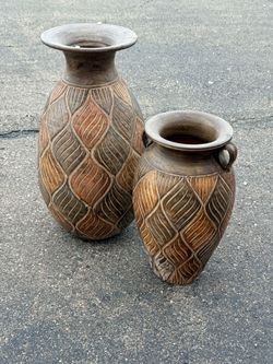 2 large home decor pots