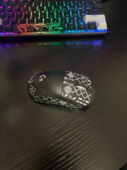 Logitech G Pro Superlight with grip