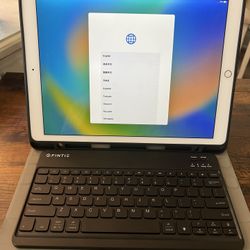 Apple iPad Pro 12.9” 1st Gen. PLUS ACCESSORIES 