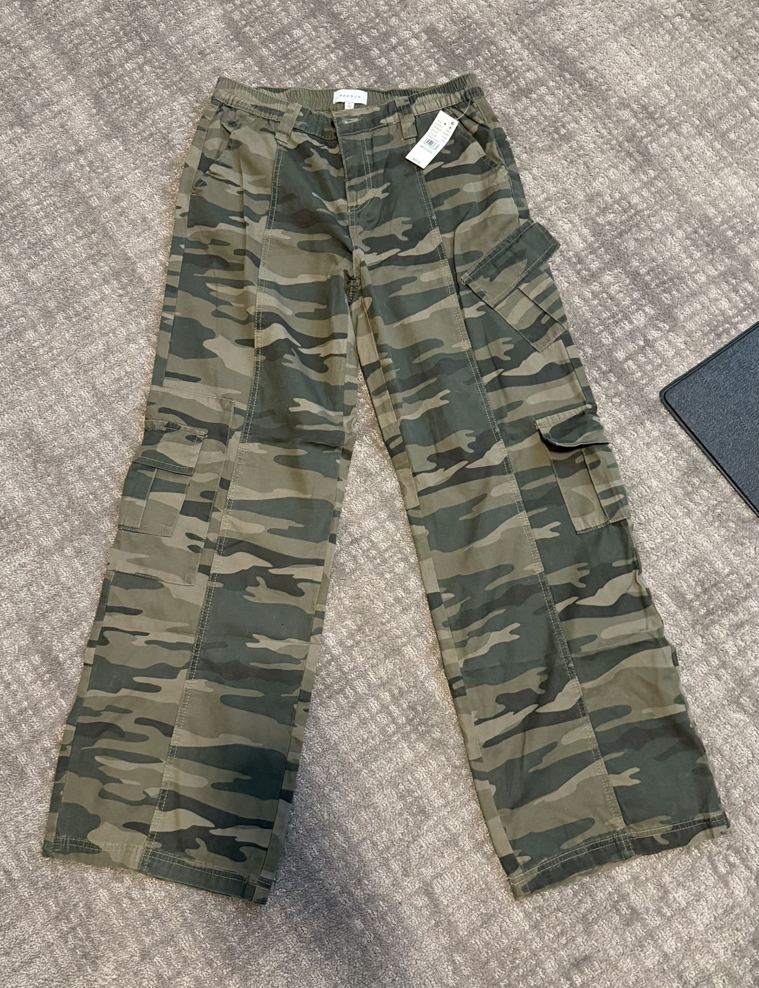 New With Tags. Pacsun Baggy Camo Pants, Womens Medium.