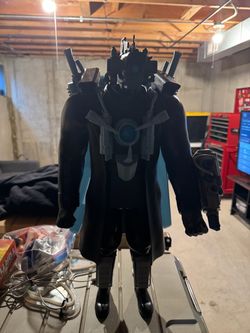 Cameraman 2 feet tall