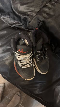 kyrie basketball shoes size 7.5