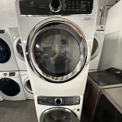 Electrolux Washer And Dryer Set “27 ( Lavadora Y Secadora )