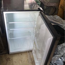 Fridgidaire Fridge Has No Freezer 