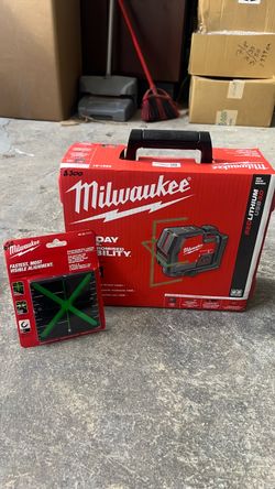 Milwaukee Green Laser Level with Alignment Target