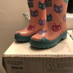 Cutest kitty rain boots ever