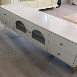 TV Stand/ Livings Room Furniture 