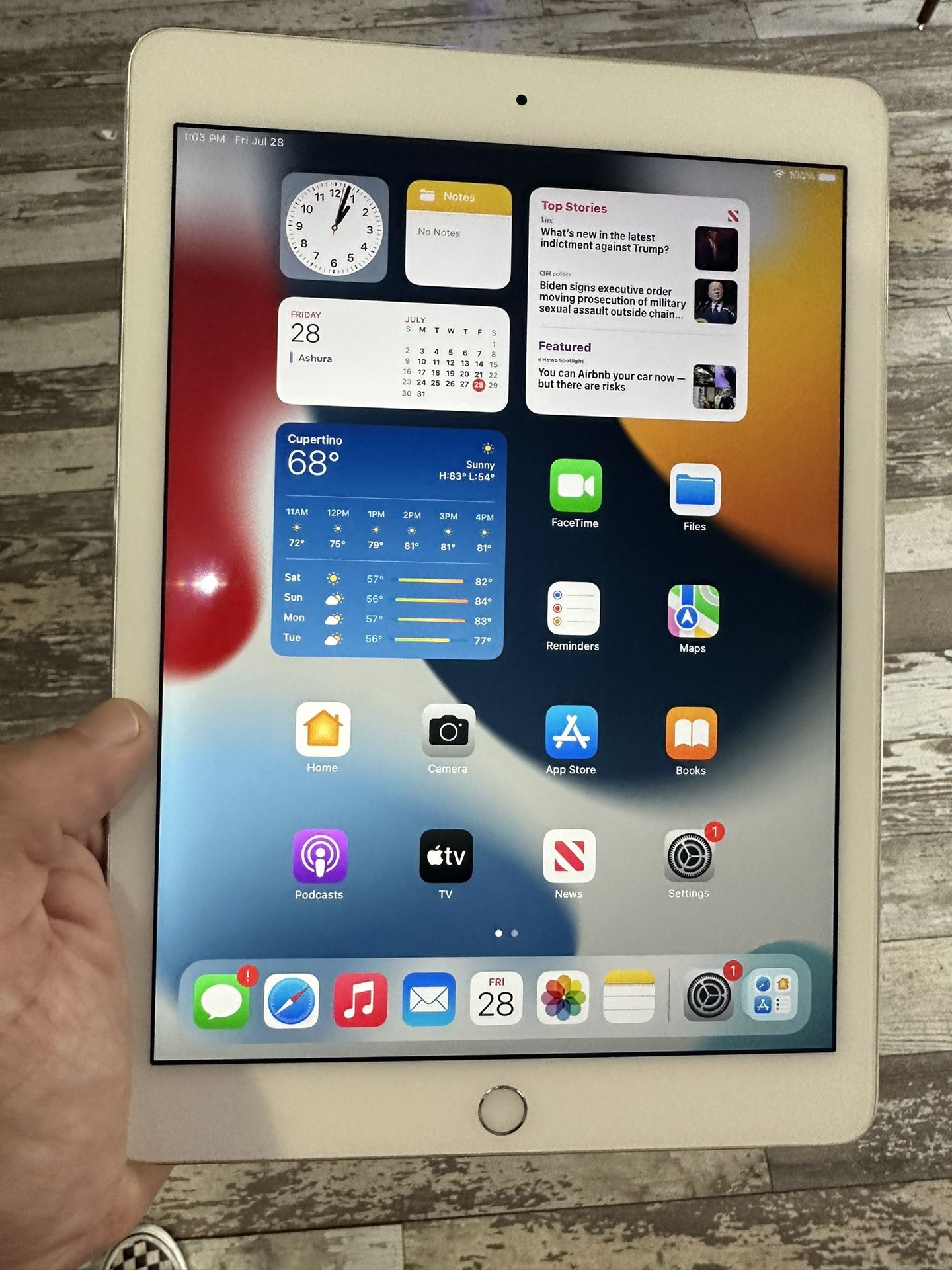 iPad Air 2 Excellent Condition W/ Charger!
