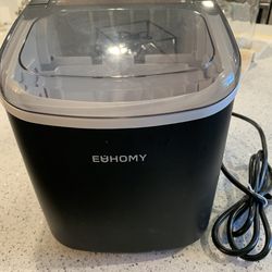 Countertop ice maker