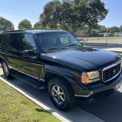 2000 Cadillac Escalade 