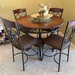Round Dining Room Table  With 4 Padded Chairs