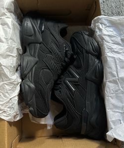 New Balance 9060 Kids Size 3.5