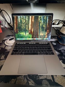 MacBook Pro 13” 2019 - Adobe Illustrator & Photoshop