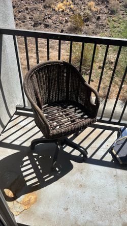 Free Woven chair