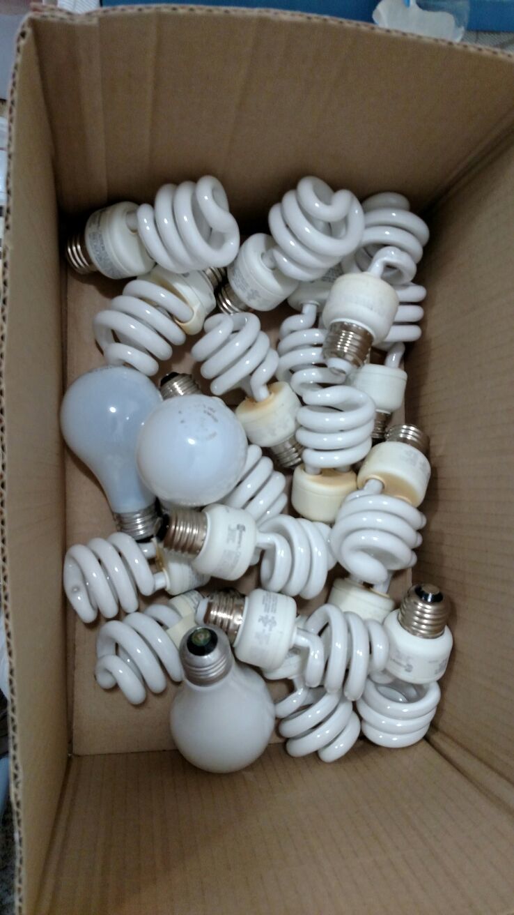 Box of 17 Ecosmart light bulbs & 3 60 watt - used
