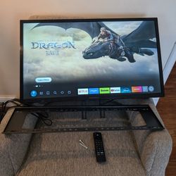32"  Smart Tv Insignia Brand With Wall Mount and Remote Control 