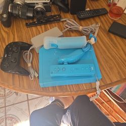 Nintendo Wii Limited Edition Video Game Consoles light blue with 4 controlers