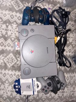 Play station 1 with 2 controllers/memory card