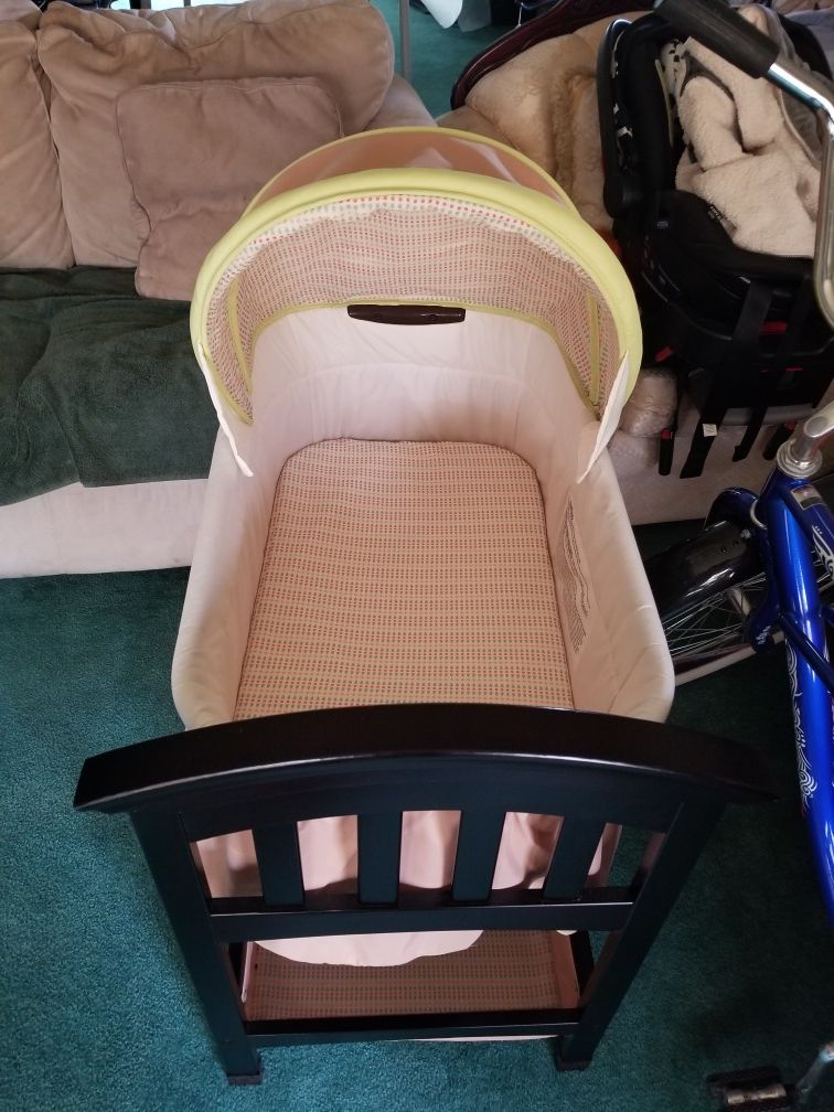 Summer infant classic comfort wood bassinet