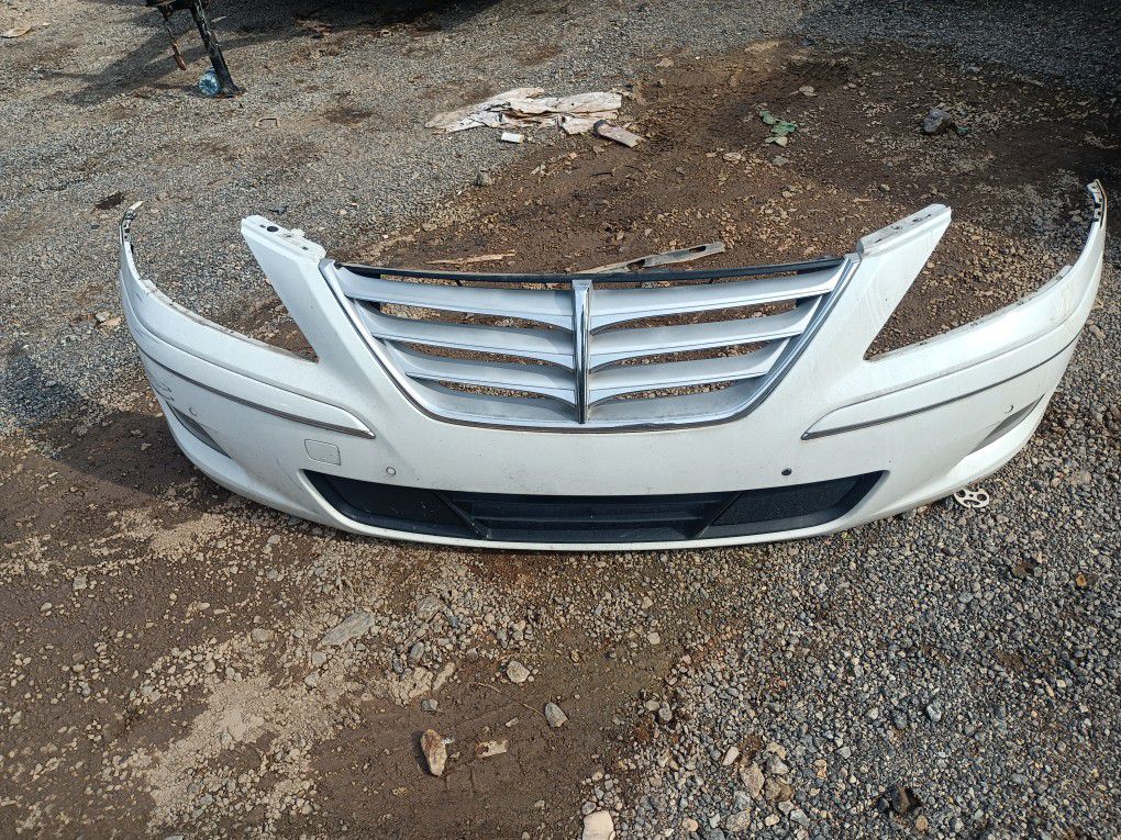 Complete Front Bumper Cover With Gillie And Everything On It 2008/12 Hyundai Genesis 