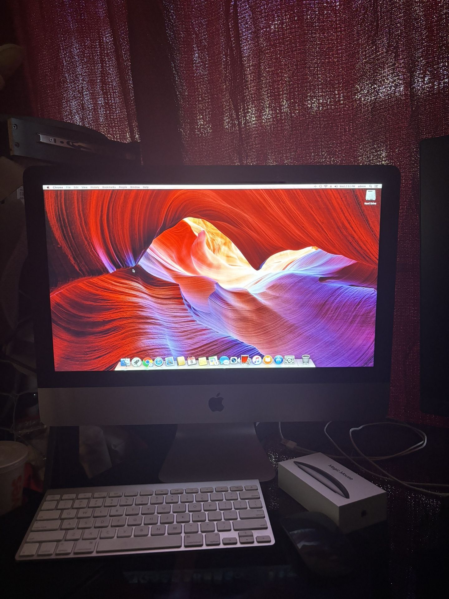 21.5 Inch Late 2013 iMac Desktop
