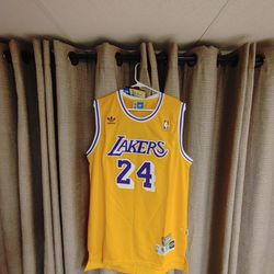 Kobe Bryant Lakers XL jersey