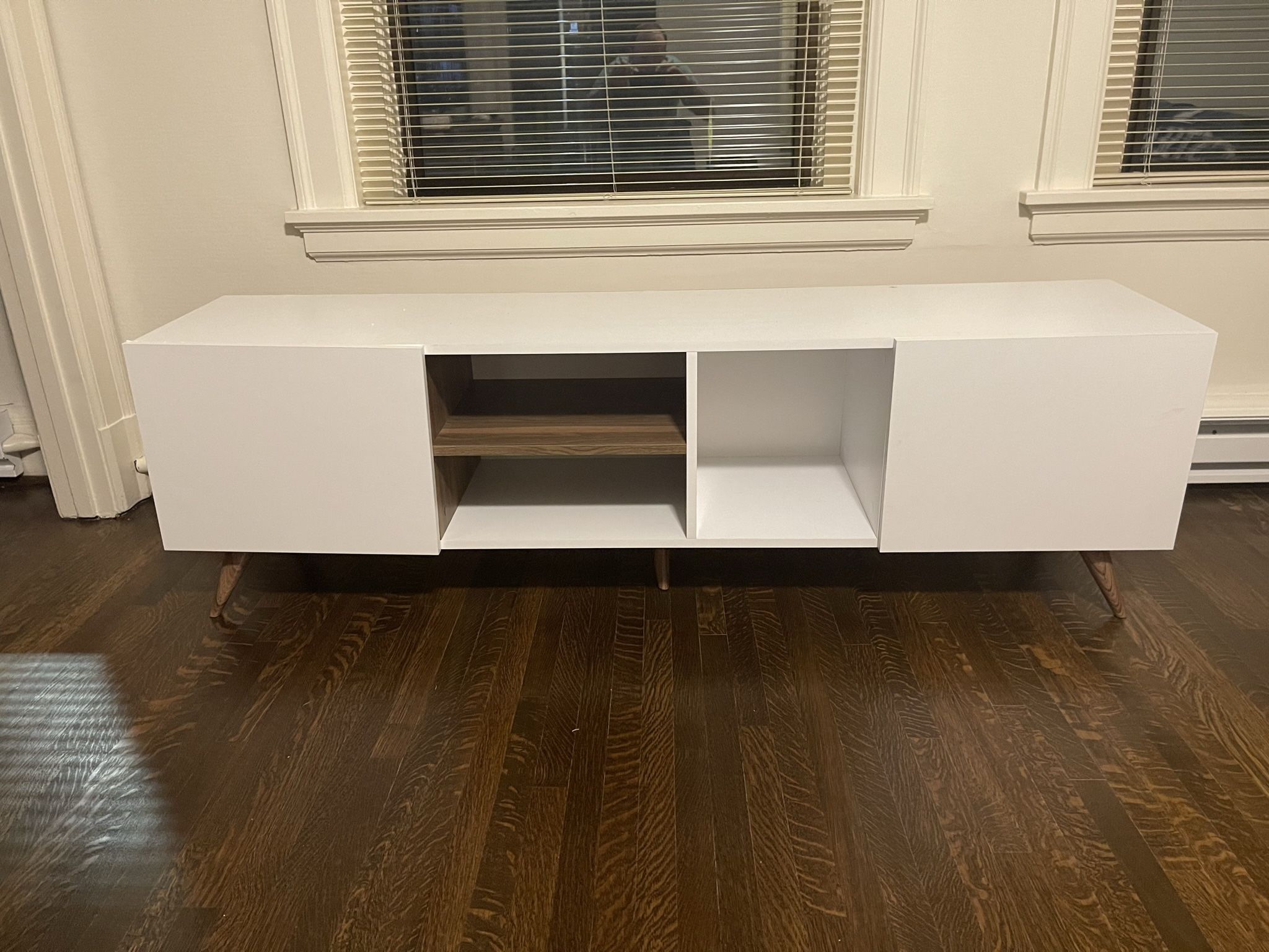 White TV Stand (Pick-Up Only)