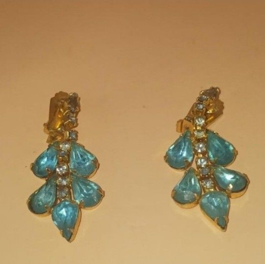 Vintage Dangle Rhinestone Goldtone Earrings