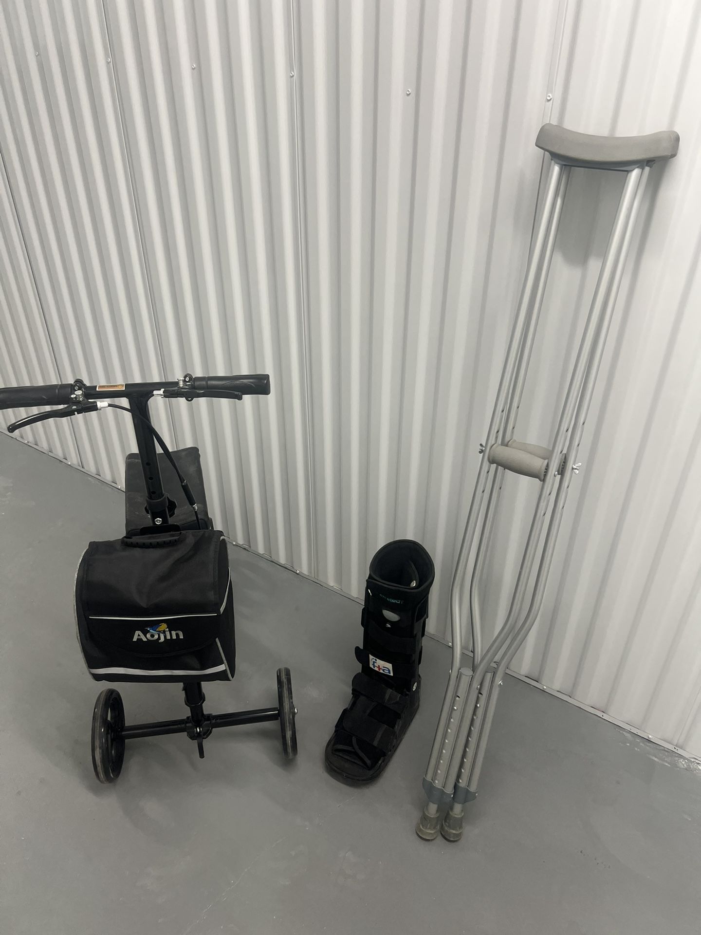 Knee Scooter, Boot And Crushes