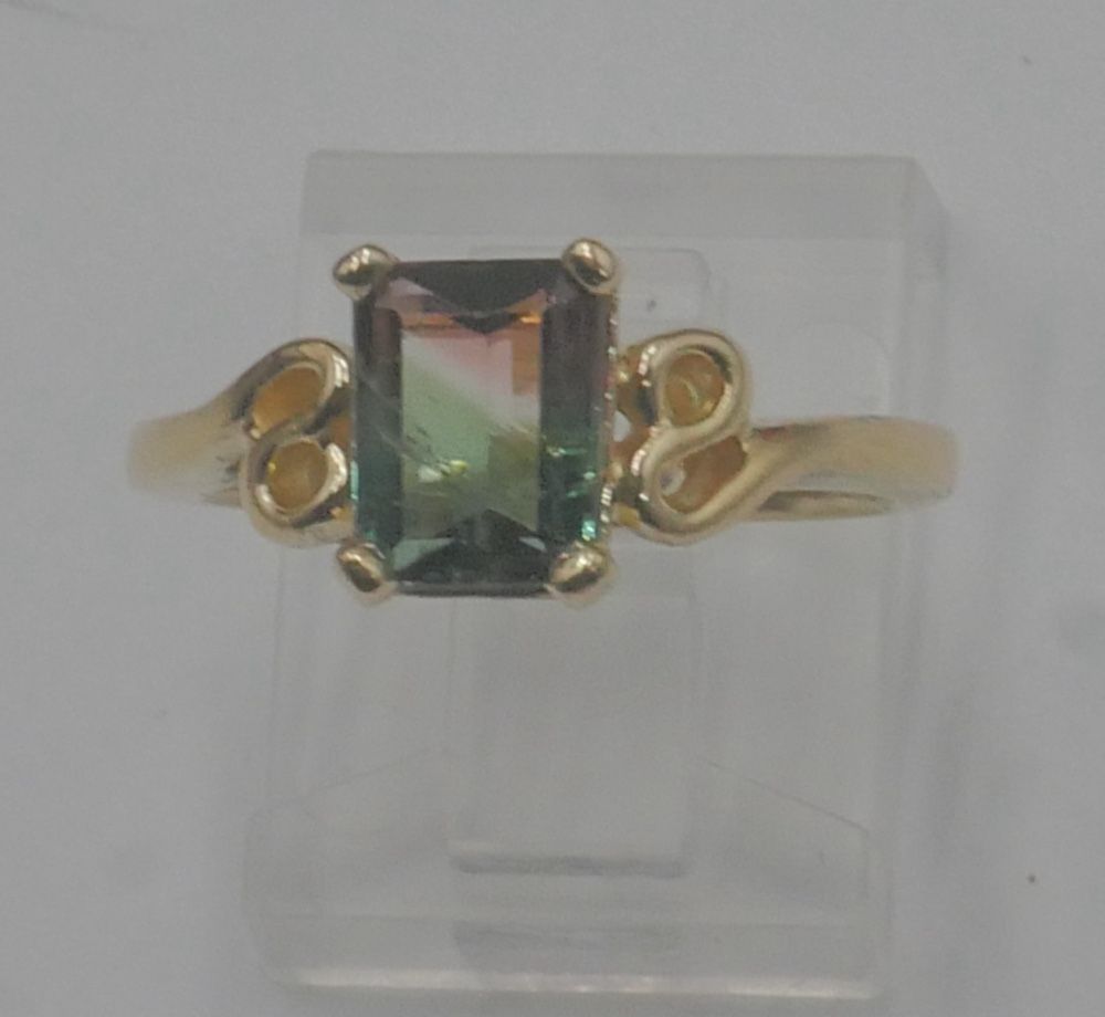 14KT  YELLOW GOLD RING SIZE 6.25 3.6 GRAMS WITH TOURMALINE STONE 7.8 X 6.1 MM. DTONE HAVE INCLUSIONS . 889921-4 .