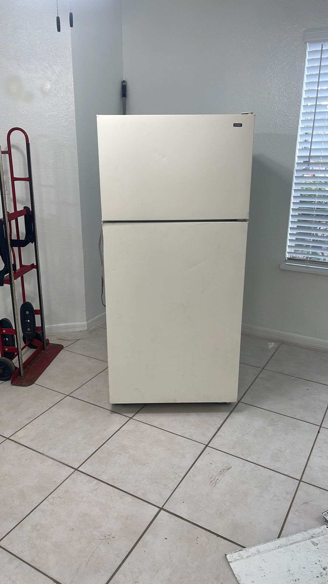 Hot Point Refrigerator 5 Feet