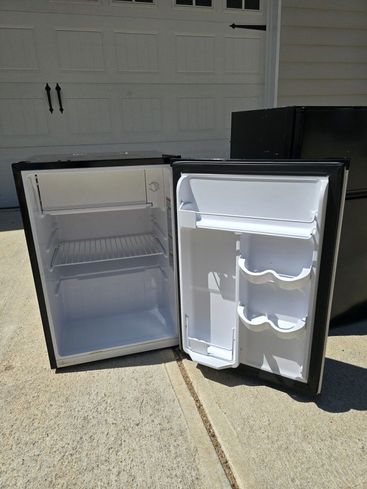 Haier Mini Fridge