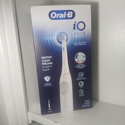 Oral B ELECTRIC TOOTHBRUSH  NEW