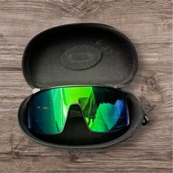 Oakley men’s sunglasses