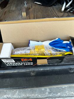 Scissor jack 1 1/2 ton. Brand new in the box.