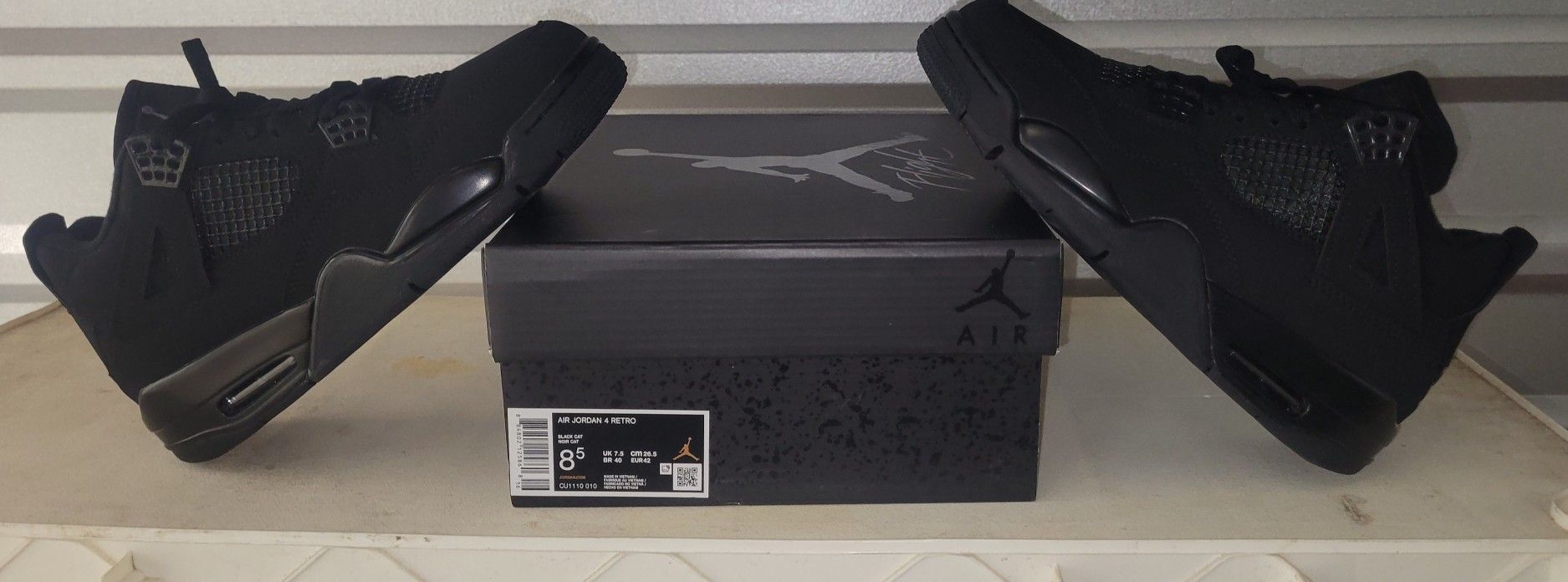 *NEW* 8.5 Men / 10 Women JORDAN 4 BLACK CAT CU1110-010