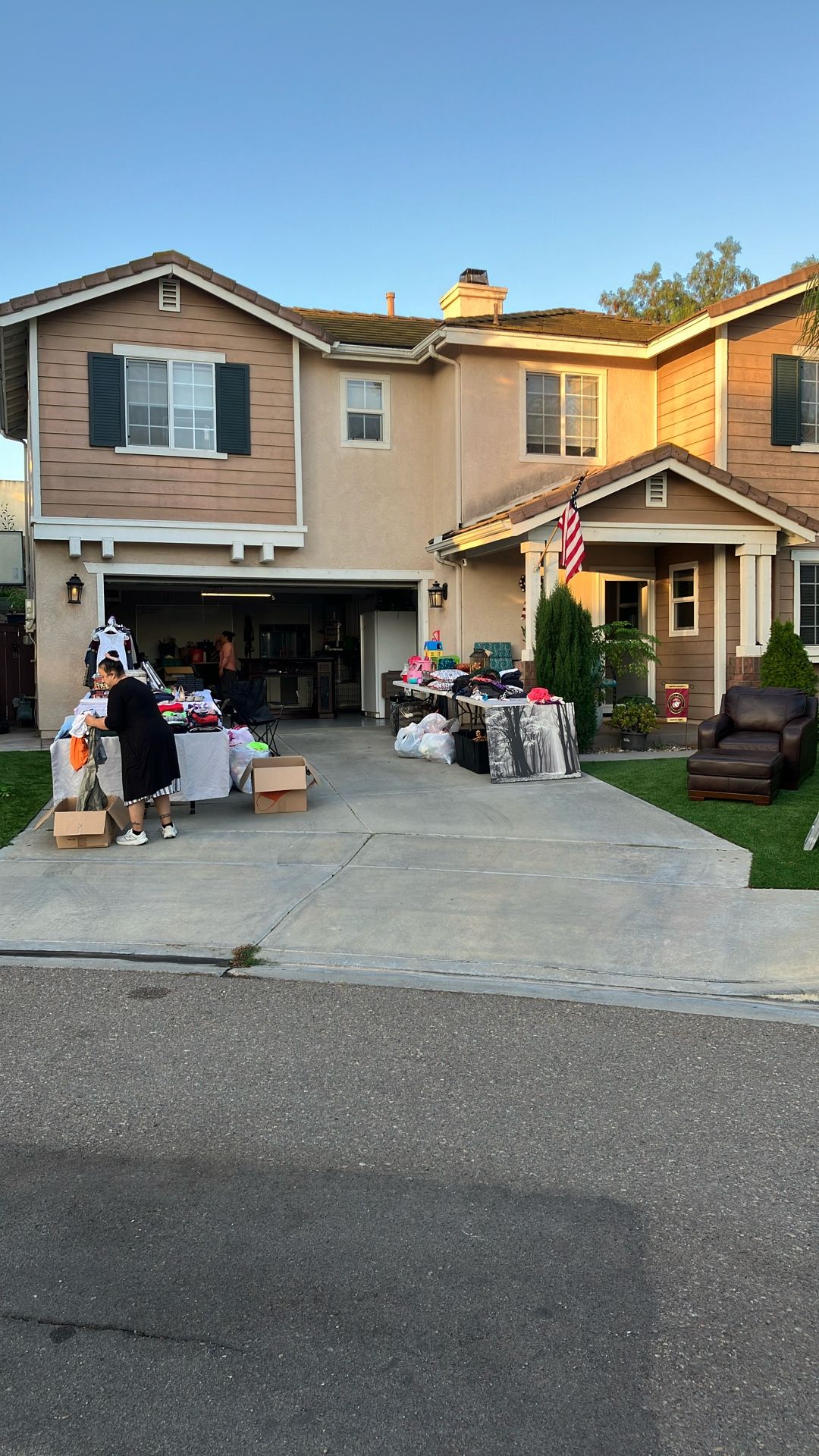 Garage Sell Today 10/11/25 Come Get Clothes, Toys And Home Furniture!!!