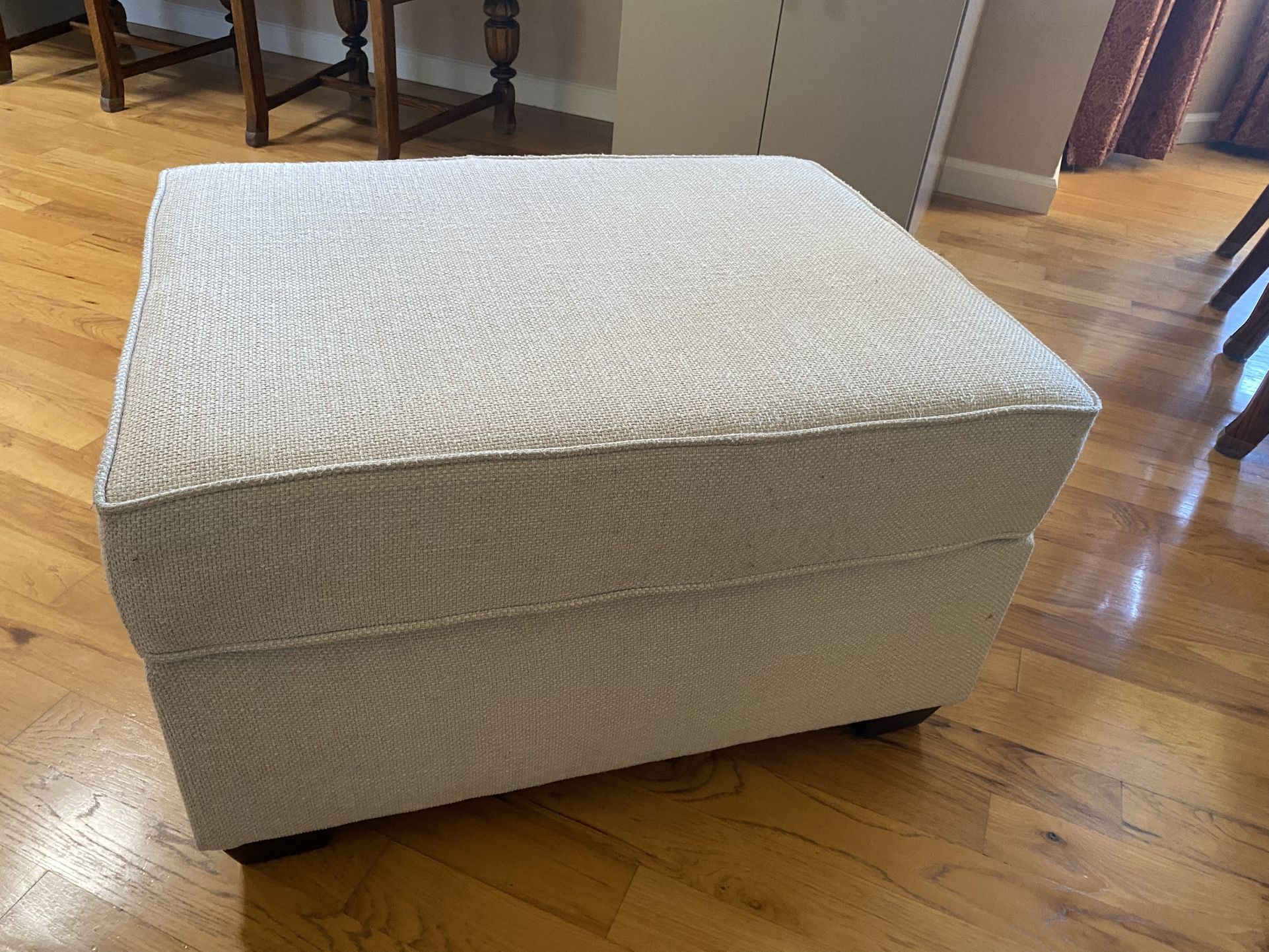 Like New! Pottery Barn Ottoman