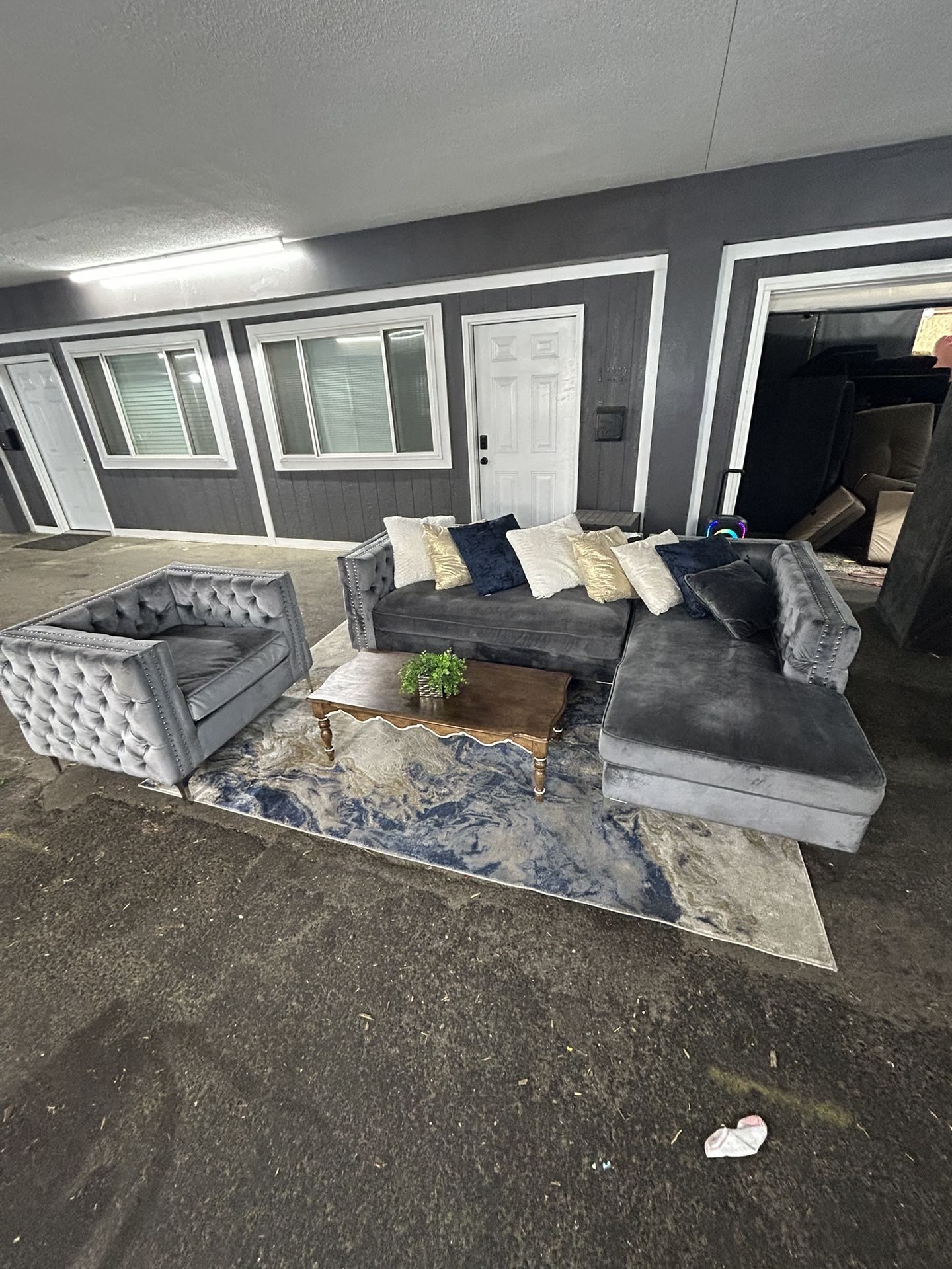 Sectional Sofa/ Couch DELIVERY AVAILABLE