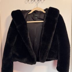 Ever New Petite Black Faux Fur Hooded Jacket – Cropped – Size US 2