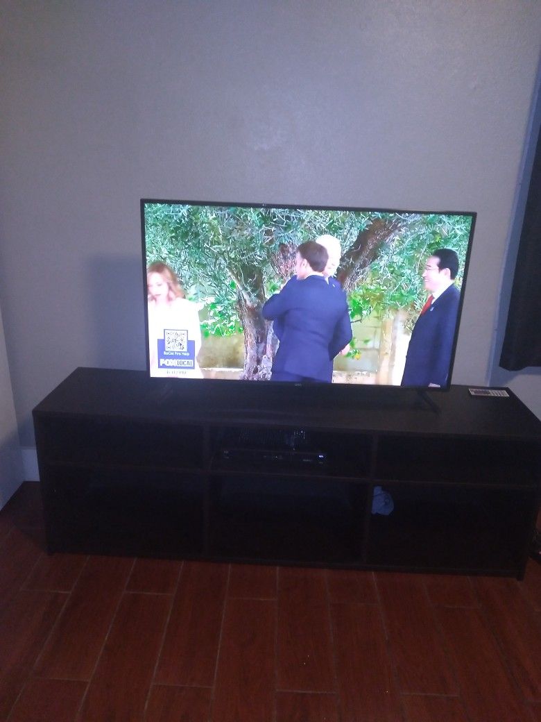 Tv With TV Stand 50$