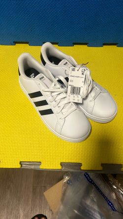 New adidas shoes size 6