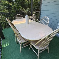 Dining Room Table & Chairs 