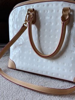 Charcoal material Arcadia white bags 🙌