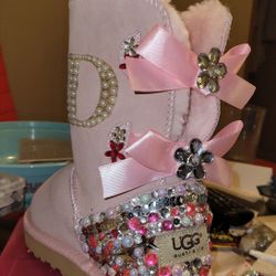 Another pair done by me....hit me up i have different colors, plain or designed