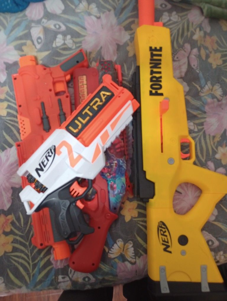 4 Nerf Gun And A Bunch Of Bullets